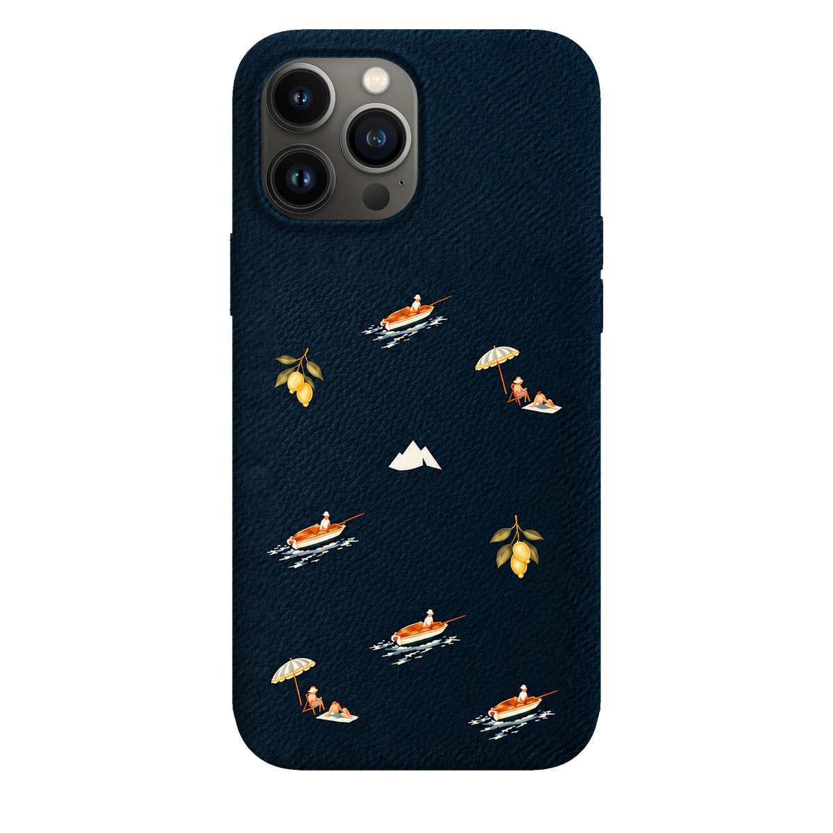 MONTIÉS Atelier Case — Riviera Deep Blue — iPhone 13 Pro Max. Exacte Apple-model/kleuridentiteit nog niet sluitend bevestigd. Conceptvisualisatie; fysieke MONTIÉS-hoesgeometrie nog niet bevestigd.